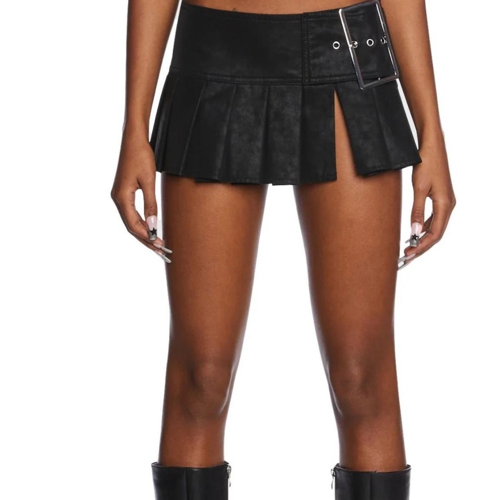 Belt mini skirt